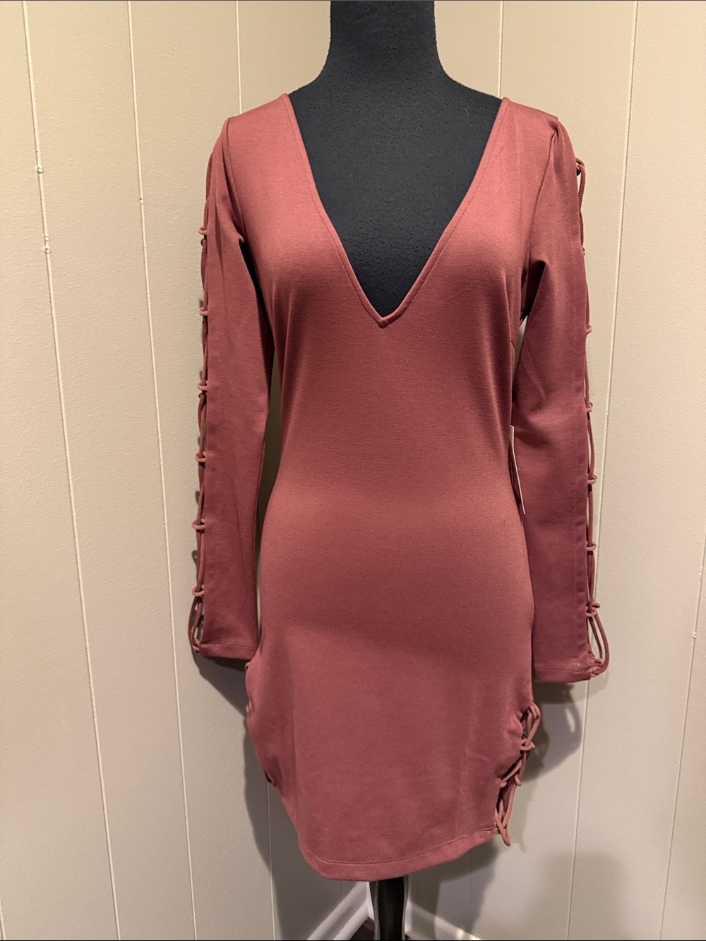 Tobi Women’s Medium Long Sleeve Deep V Lace-Up Bodycon Dress - Dusty Rose